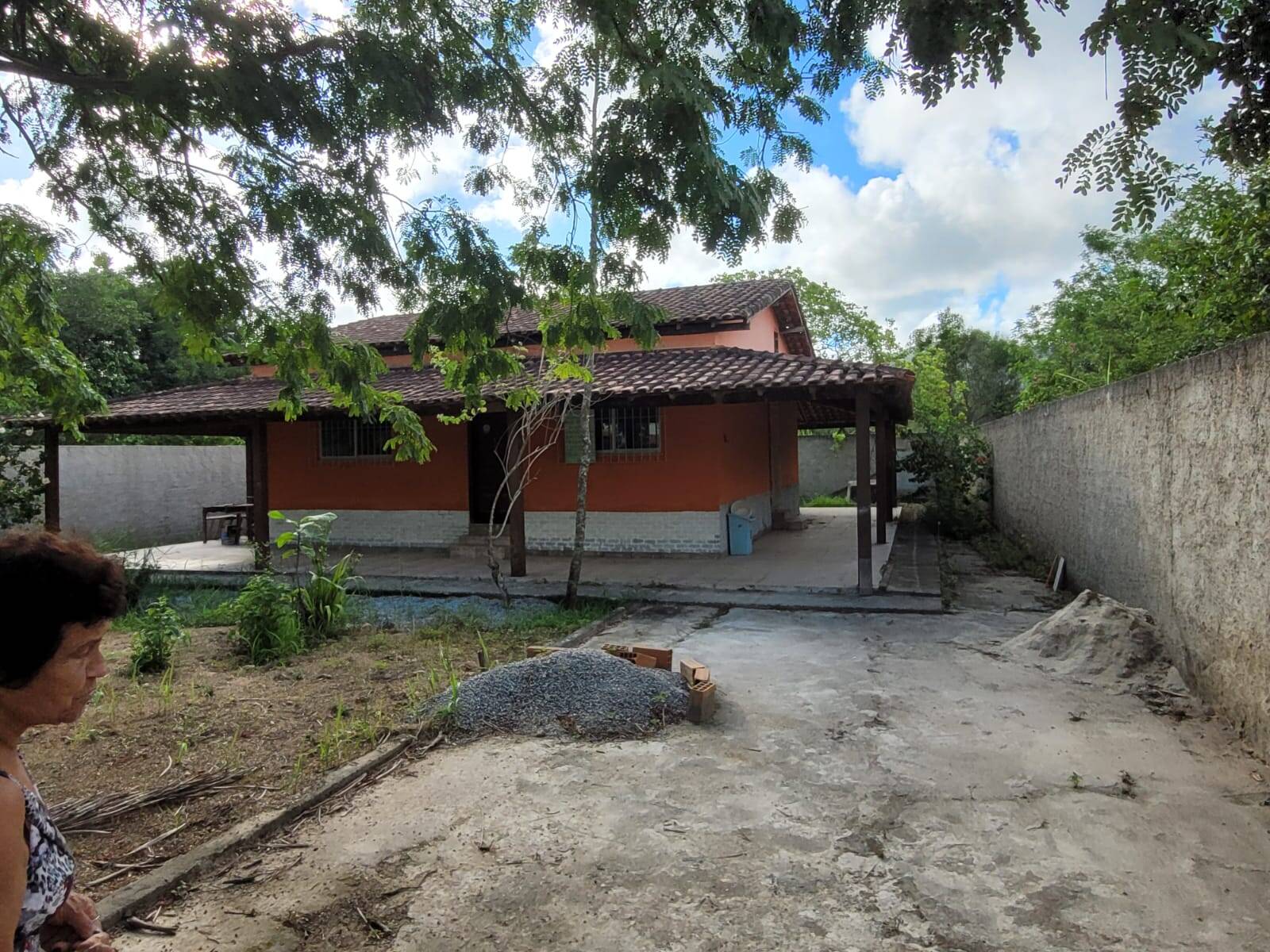 Excelente casa de terreno inteiro em Chácara de Inoan.