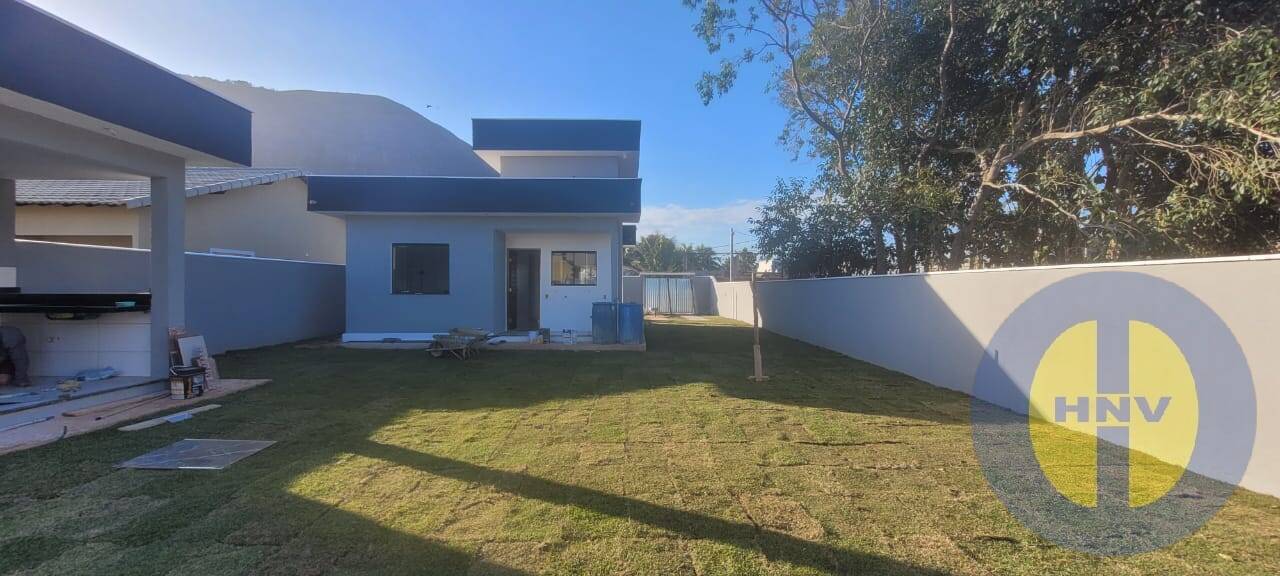 CASA ESTILO MODERNO EM ITAIPUAÇU